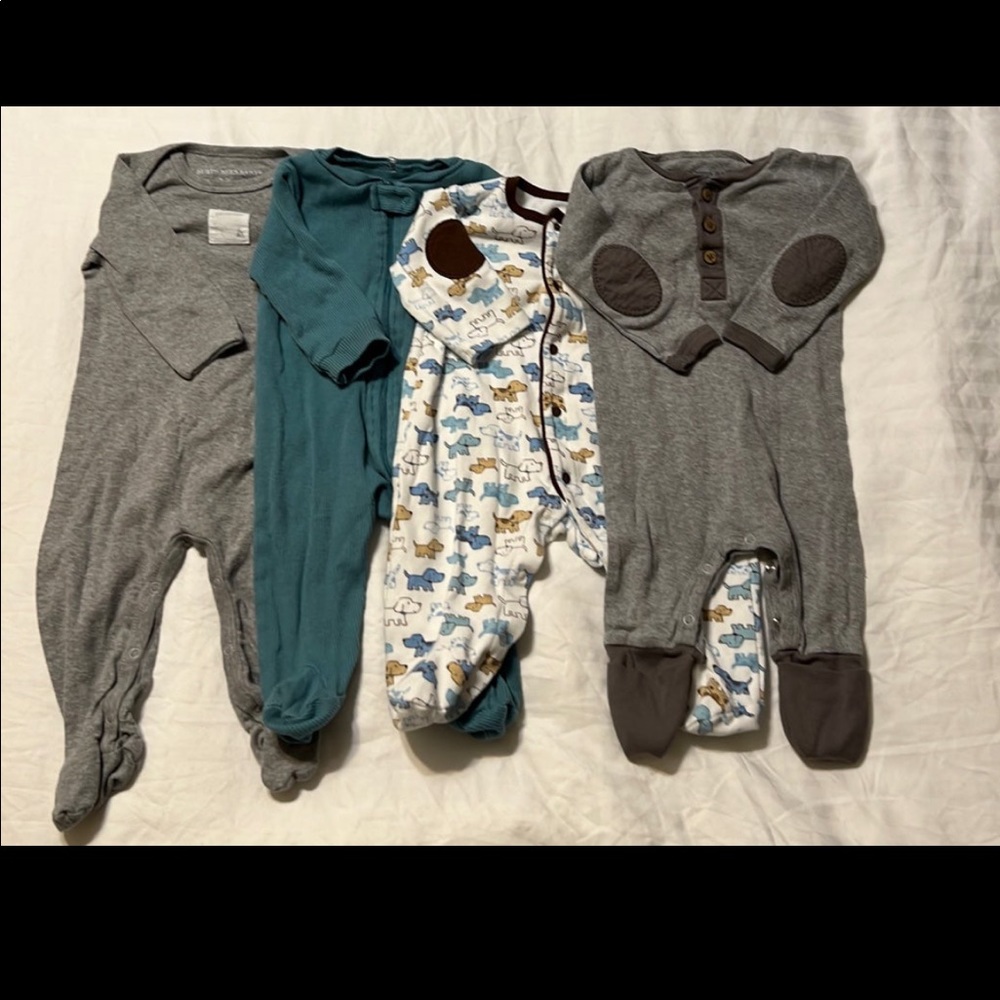 Baby bundle of footed sleepers pajamas onesie